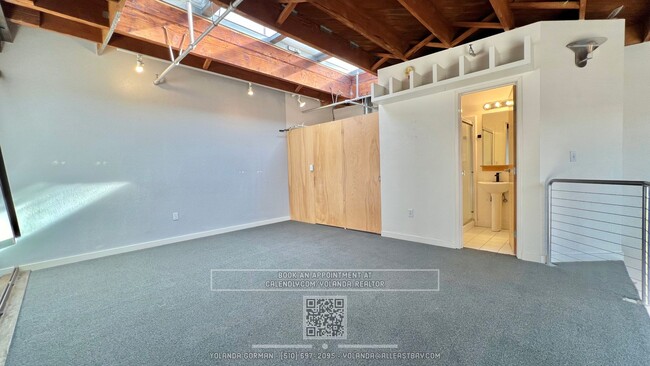 Building Photo - Lovely loft in Emeryville walking distance...