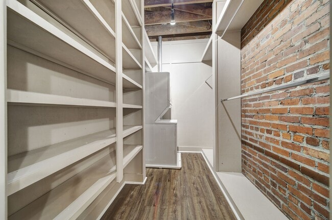 Building Photo - Uptown Gastonia Loft