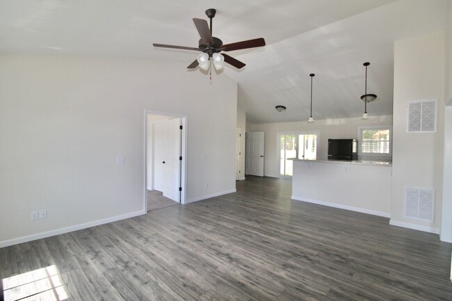 Building Photo - Newer Home for Rent in Brentwood Subdivision!