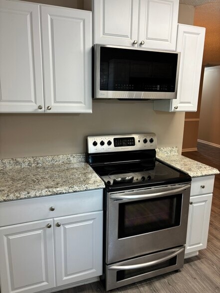 Building Photo - 548 Kenton Dr