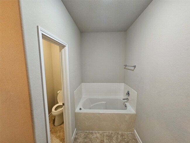 Building Photo - 1608 Groce Ln