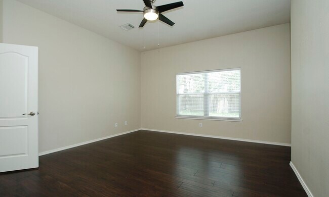 Building Photo - 8730 Cedar Walk Dr