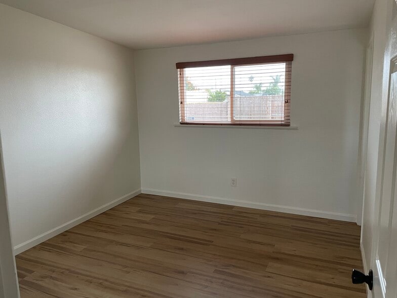 Primary Bedroom - 514 Doolittle Ave