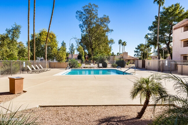 Building Photo - 540 N May