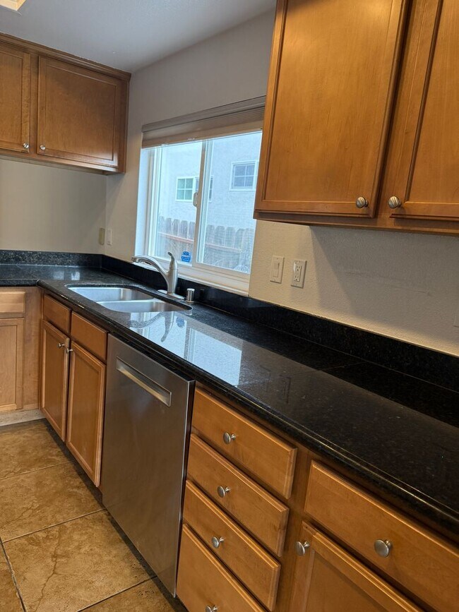Building Photo - 1816 Boxwood Dr