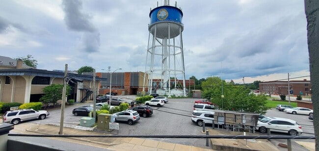 Building Photo - Beautiful 2BR/1BA Apartment with Utilities Included – Prime Downtown Location