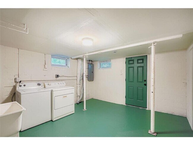 Building Photo - 610 Fairview Ave N