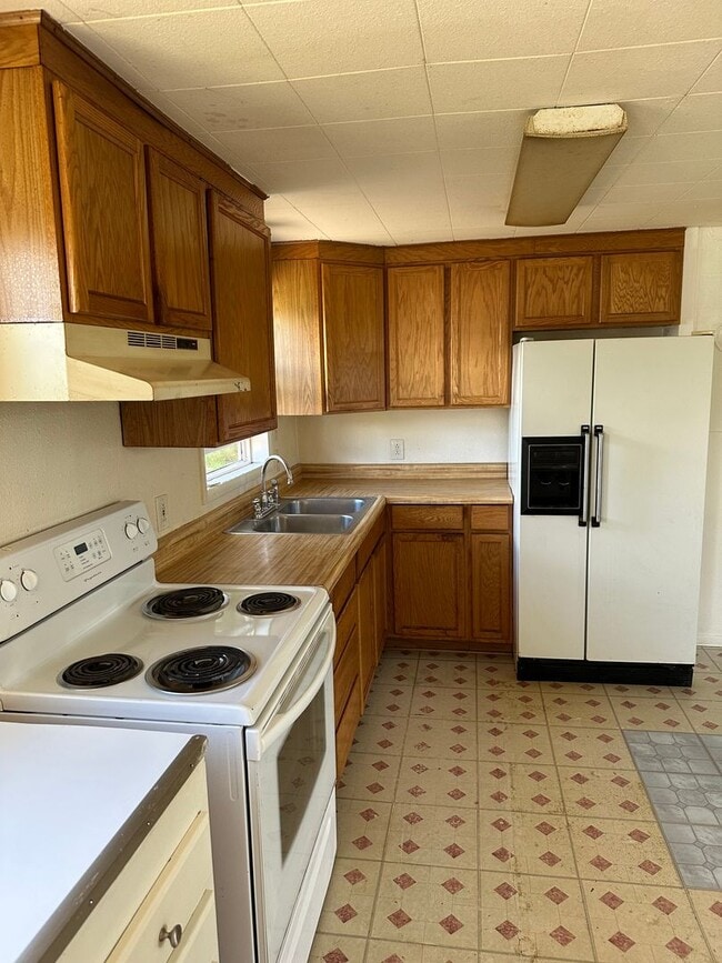 Building Photo - 3-bedroom 2 bath House
