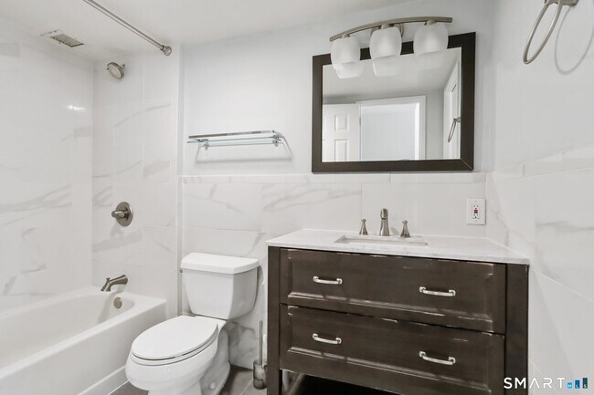 Building Photo - 127 Greyrock Pl