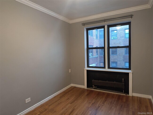 Building Photo - 2 Greenridge Ave