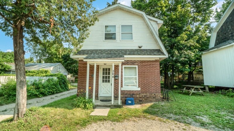 Primary Photo - 204 Cherry St