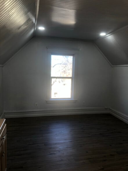 Building Photo - 1624 W Pikes Peak Ave