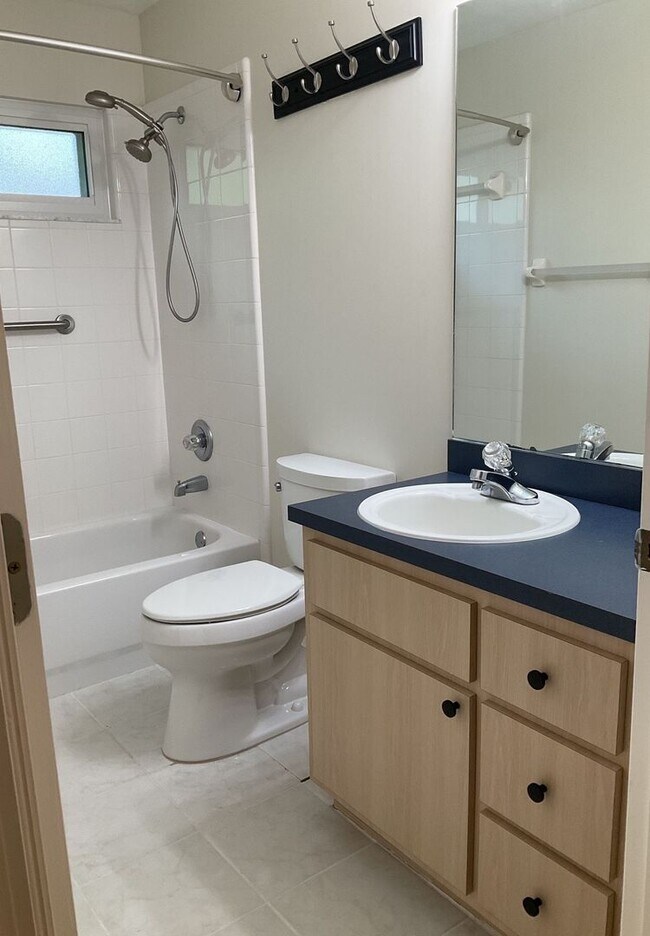 Building Photo - Spacious 3/2 in Eagle Point