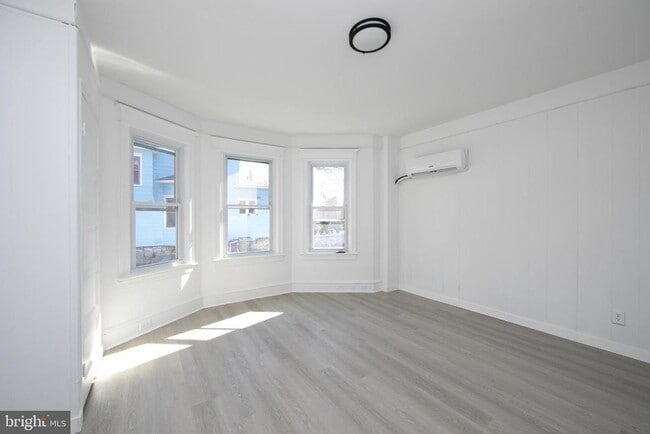 Building Photo - 1112 Collings Ave