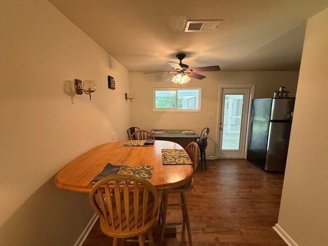 Building Photo - 3/2 in Fernwood Manor-FULLY FURNISHED