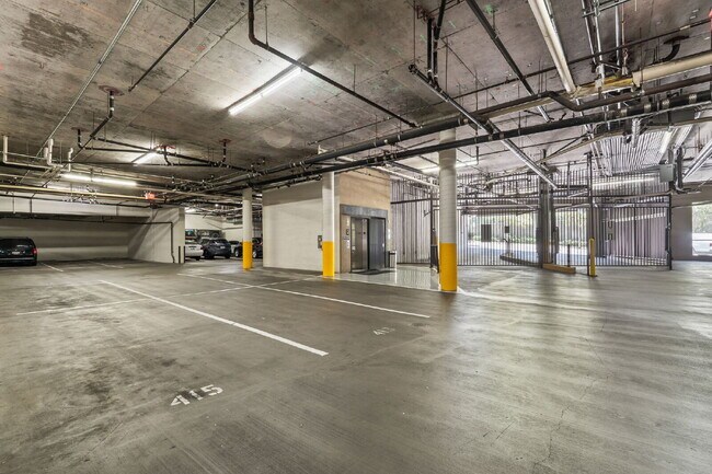 Building Photo - "Spacious, Sophisticated, Modern 3BR, 2BA Condo in the heart of downtown