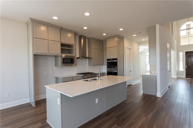 Building Photo - 3300 Scenic Valley Dr