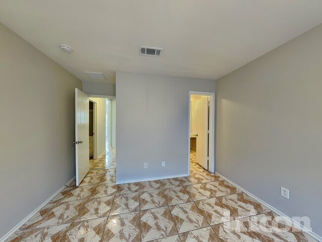 Building Photo - 7112 Avington Way