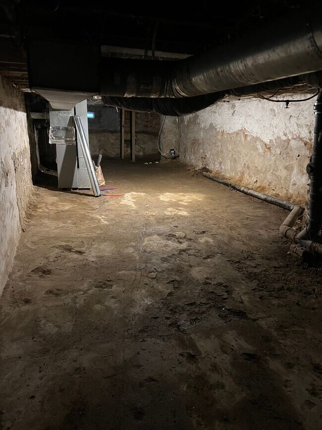 Building Photo - Refreshed 3BR/1BA Cozy Home with Porch & Fenced Yard!