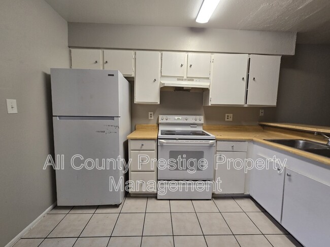 Building Photo - 2434 E Waltann Ln