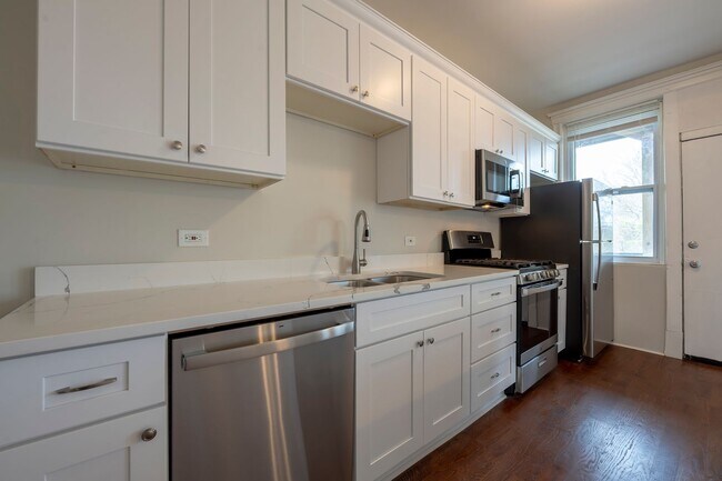 Building Photo - Spacious, Renovated 3 Bedroom 1 Bathroom