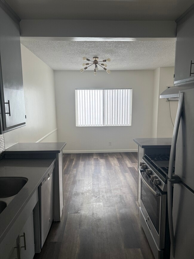 Building Photo - 1031 N Harper Ave