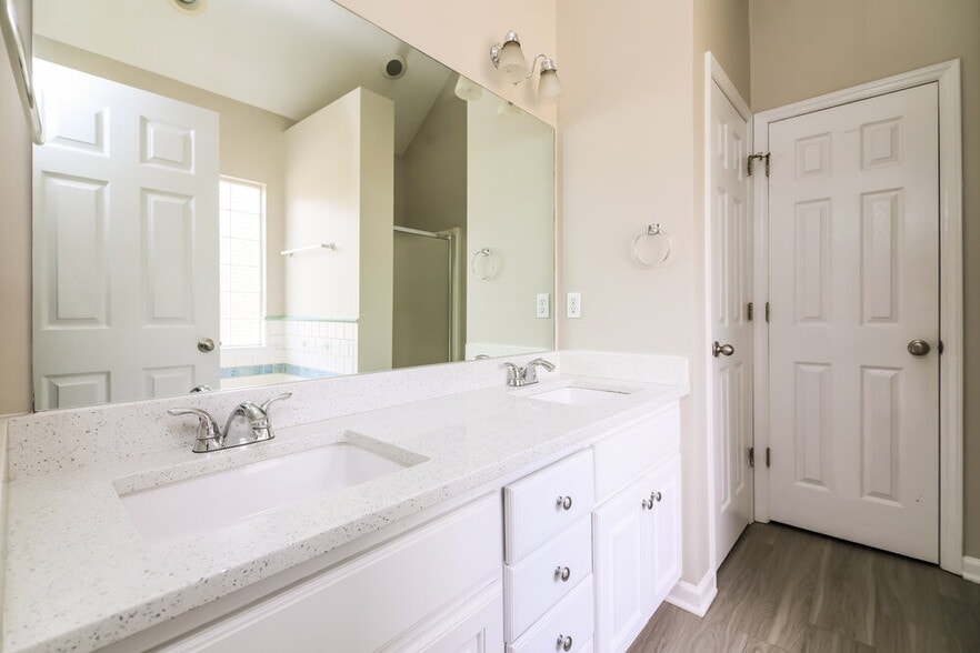 Building Photo - 128 Pondfield Ct