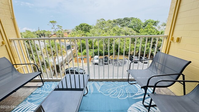 Building Photo - 732 N Halifax Ave