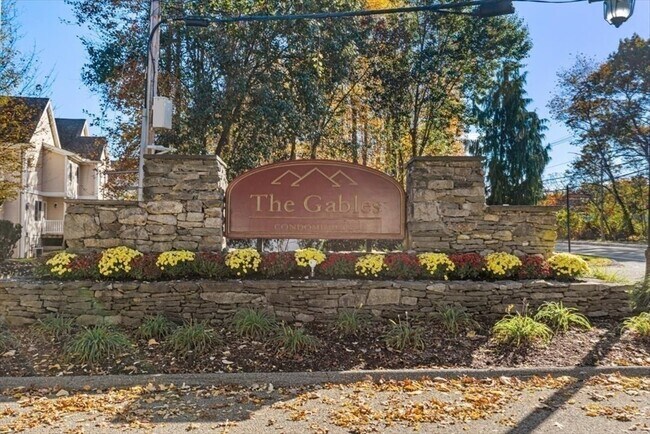 Building Photo - 117 Tamarack Ln