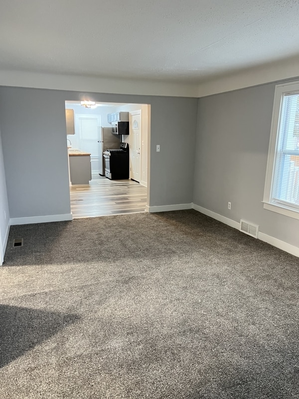 Building Photo - 987 Montie Rd