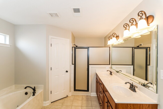 Building Photo - 8419 Pinnacle Dr