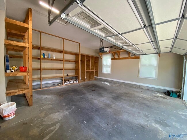 Building Photo - 10103 Shadow Wood Dr SE