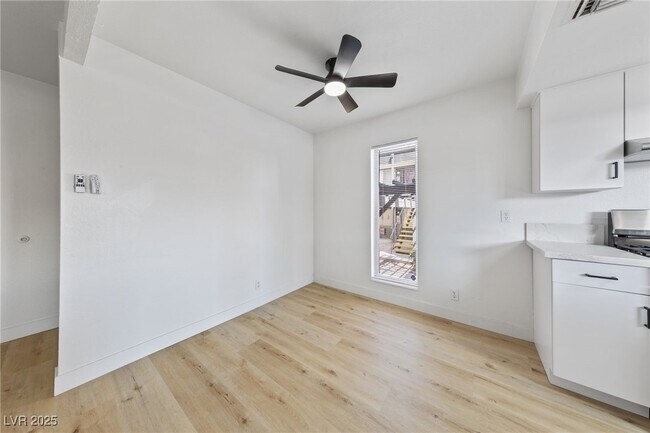 Building Photo - 1390 E Vegas Valley Dr