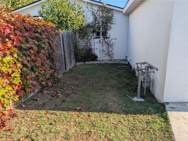 Building Photo - 233 Flower St