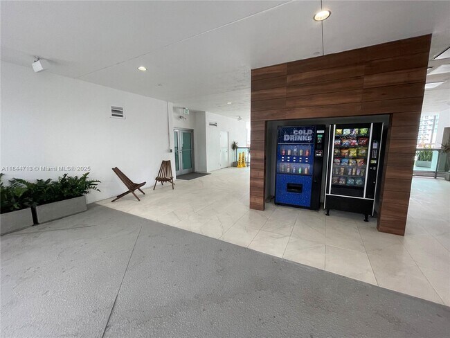 Building Photo - 350 S Miami Ave