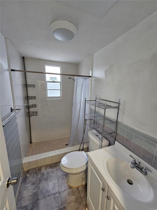 Building Photo - 330 SW 79th Ct