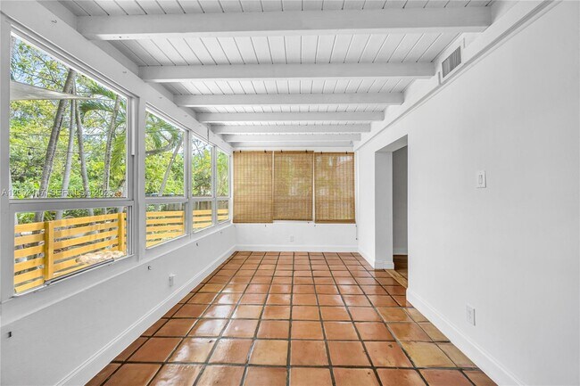 Building Photo - 429 NE 73rd St