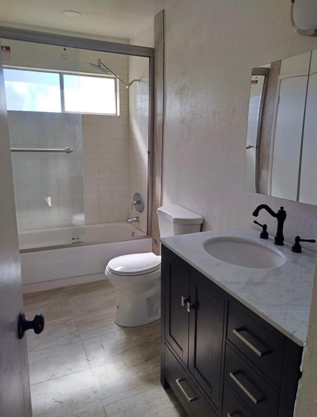 downstairs bathroom - 1649 Sheridan Cir
