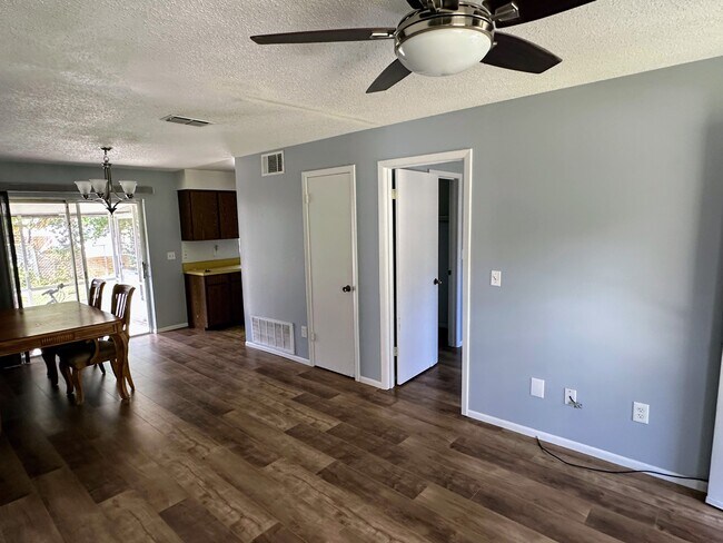Building Photo - 1002 Wolf Trail