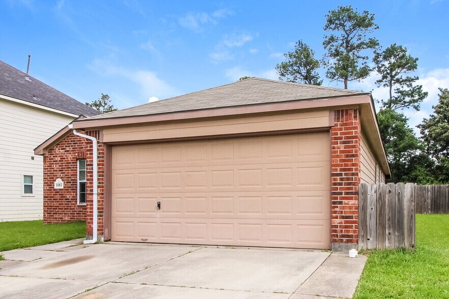 Building Photo - 1083 Shadow Glenn Dr