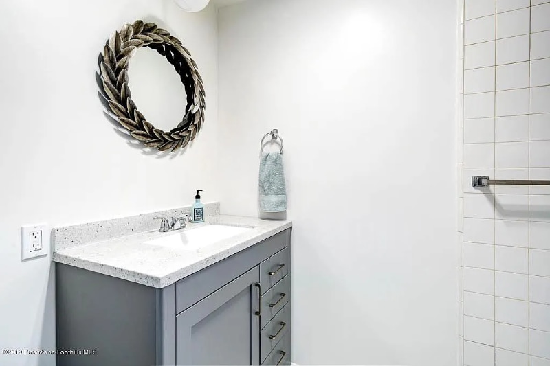 Building Photo - 985 E California Blvd