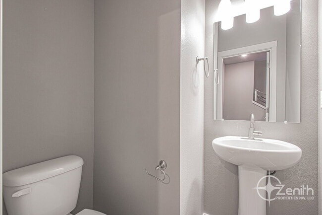 Building Photo - 12323 NE 116th Way