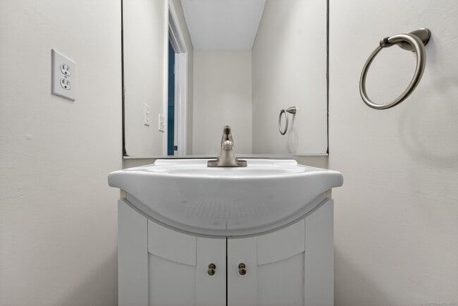 Building Photo - 128 Conestoga Way