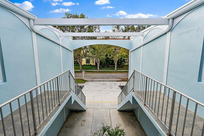 Building Photo - 401 Southwind Dr