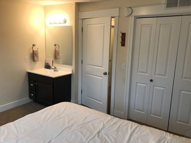 Building Photo - 4 Bedroom, 2 Bath Home available July 2025...