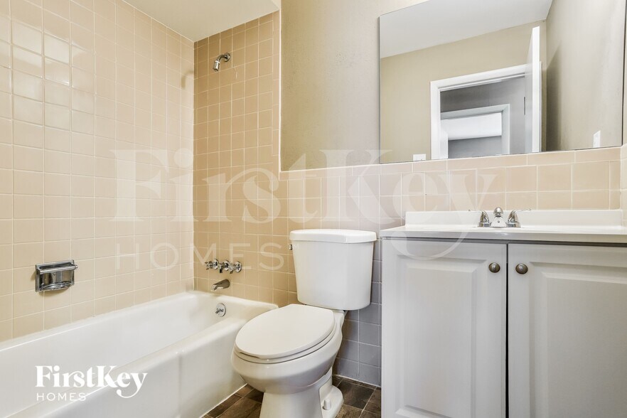 Building Photo - 14035 Invicta Dr