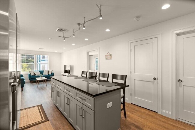 Building Photo - 149 Pleasant St