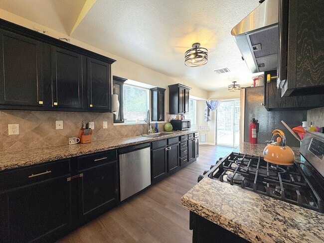Building Photo - East El Paso 3 bed Refrig A/C with Gorgeous Yard!