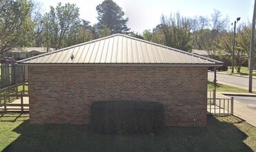 Building Photo - 390 Washington St