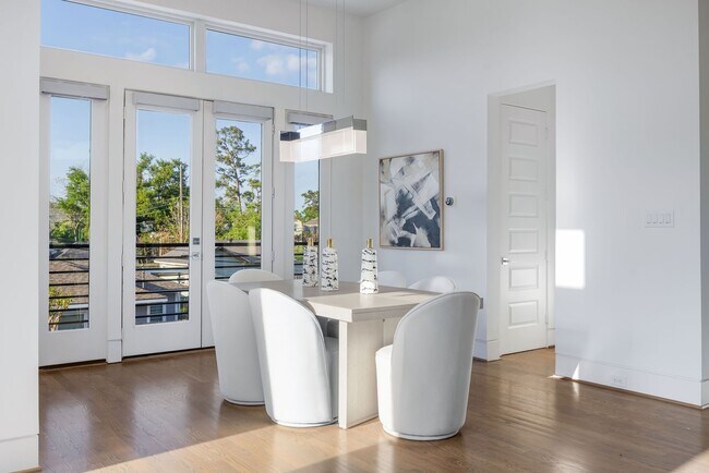 Building Photo - 7327 Shadyvilla Pointe Dr